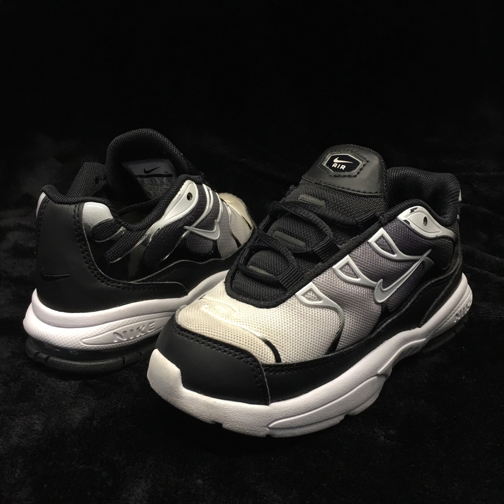 Little Air Max Plus in Black/White for Toddlers